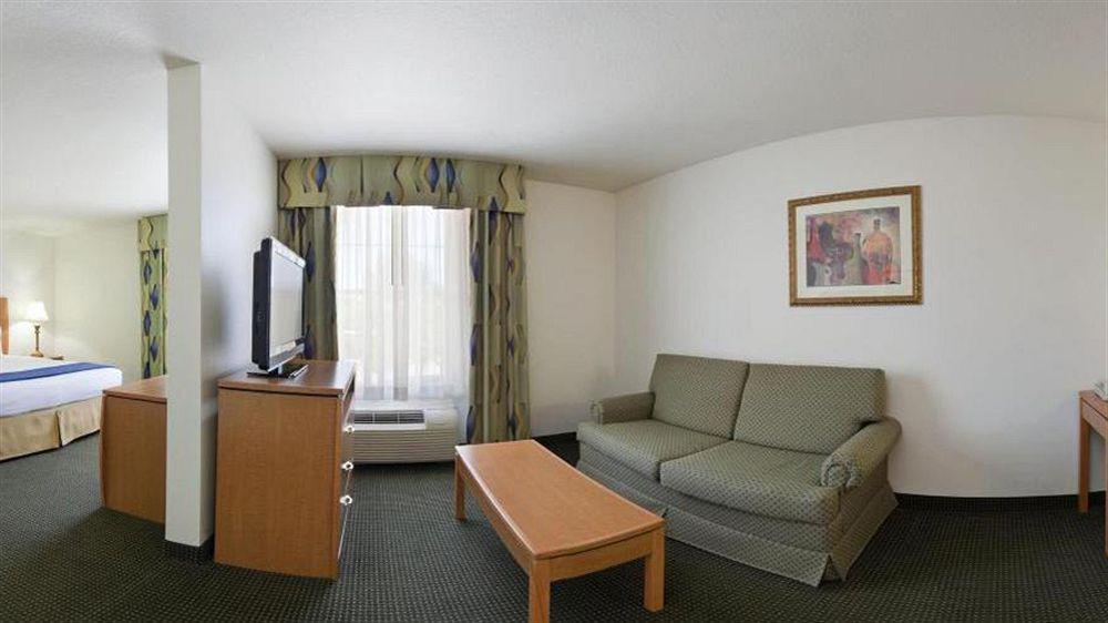 Holiday Inn Express Hotel & Suites Columbus By Ihg Exterior photo