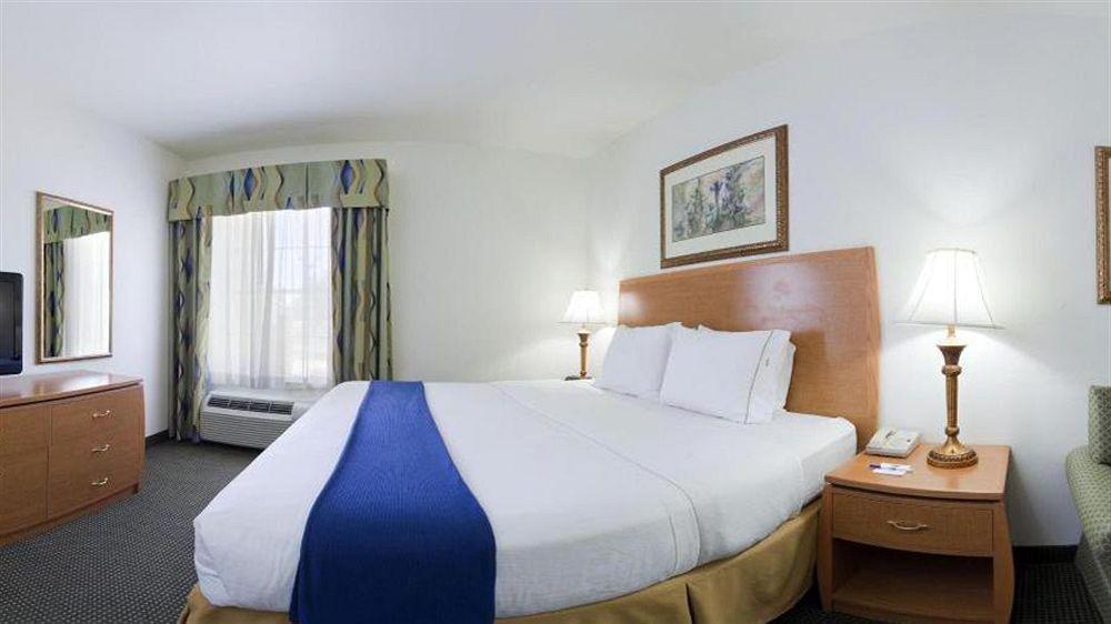 Holiday Inn Express Hotel & Suites Columbus By Ihg Exterior photo