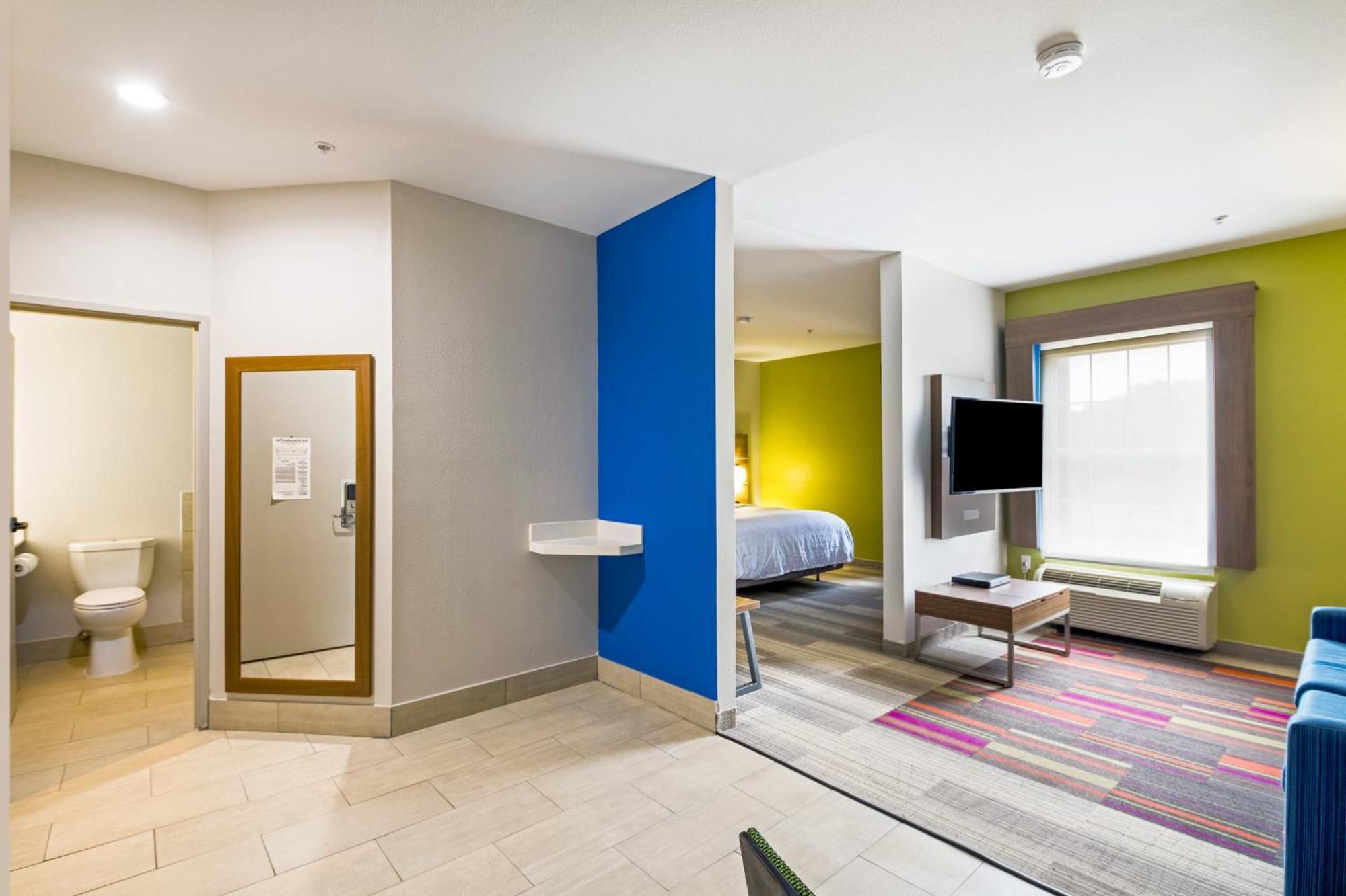 Holiday Inn Express Hotel & Suites Columbus By Ihg Exterior photo