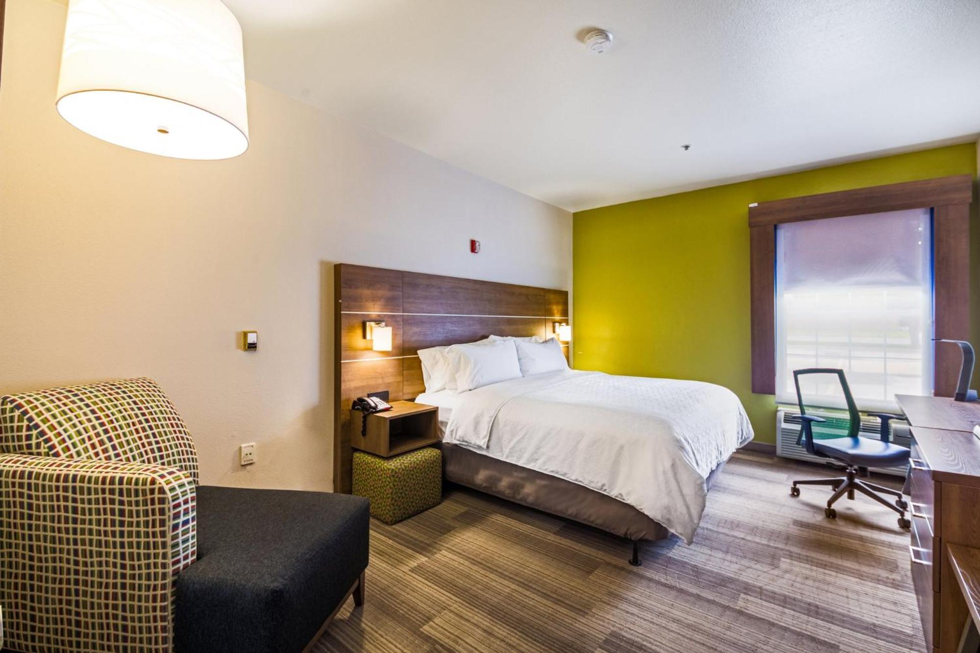 Holiday Inn Express Hotel & Suites Columbus By Ihg Exterior photo