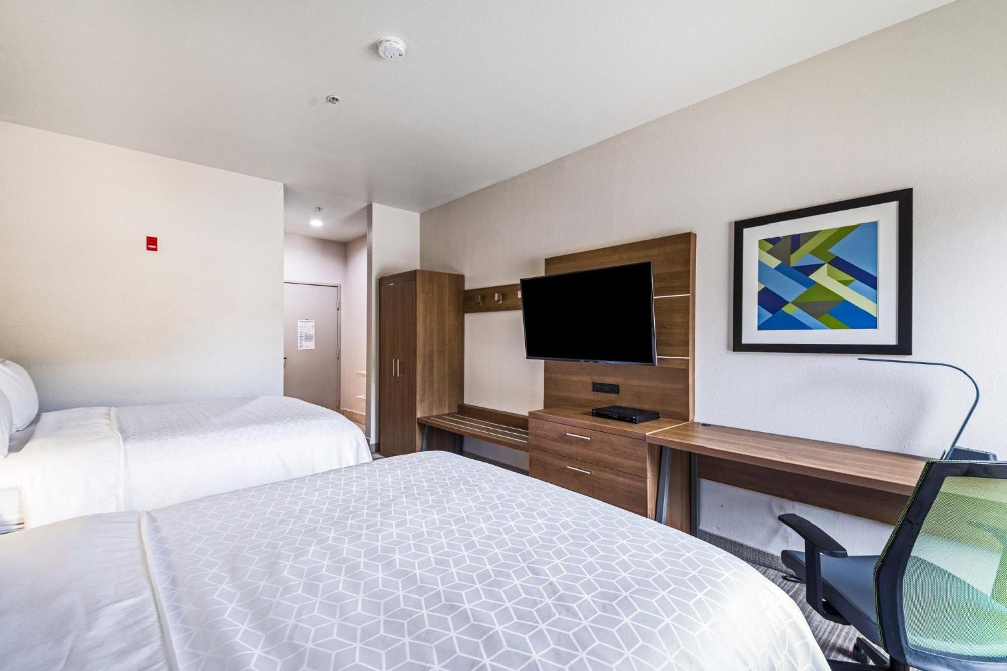 Holiday Inn Express Hotel & Suites Columbus By Ihg Exterior photo