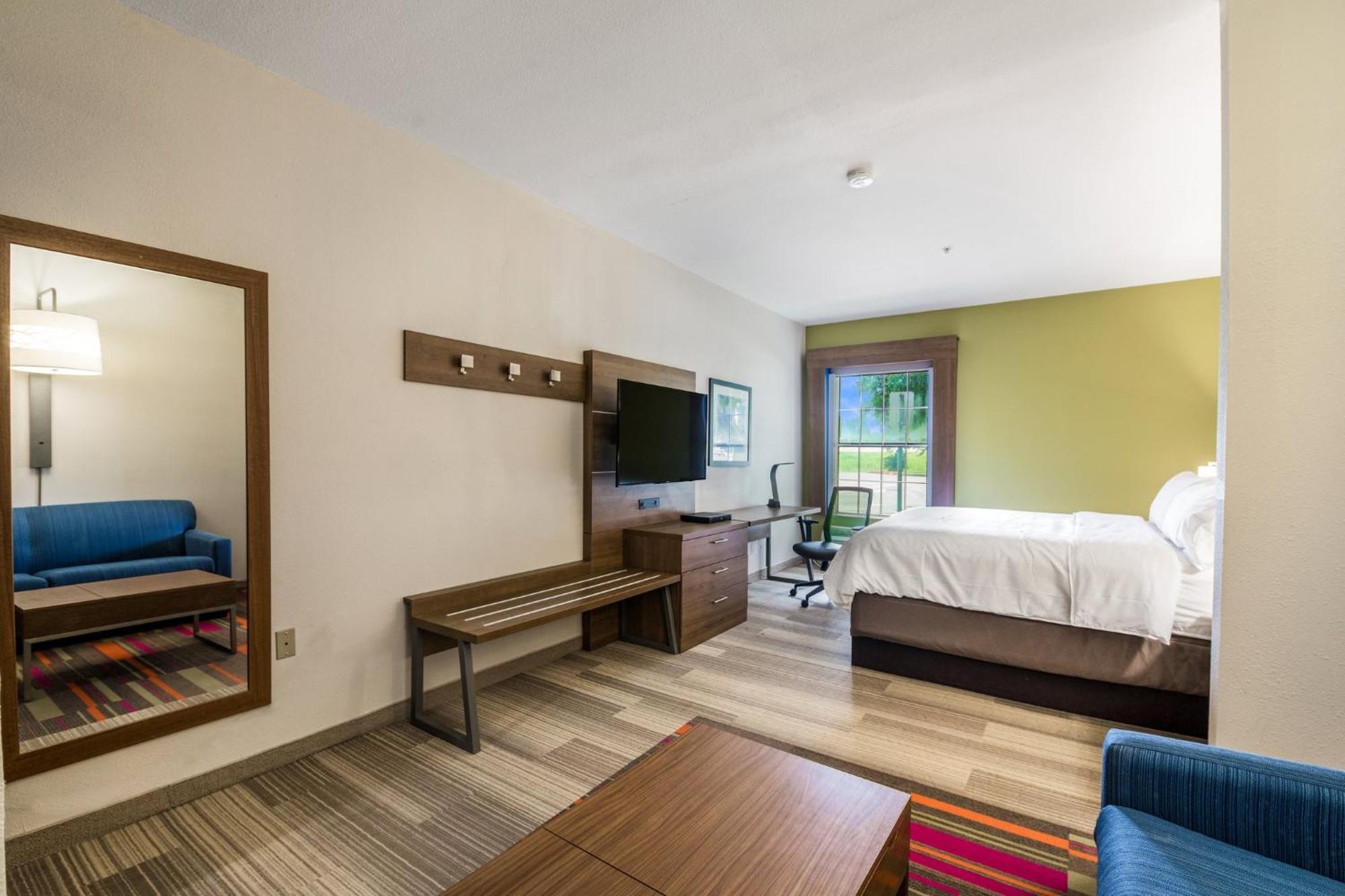 Holiday Inn Express Hotel & Suites Columbus By Ihg Exterior photo