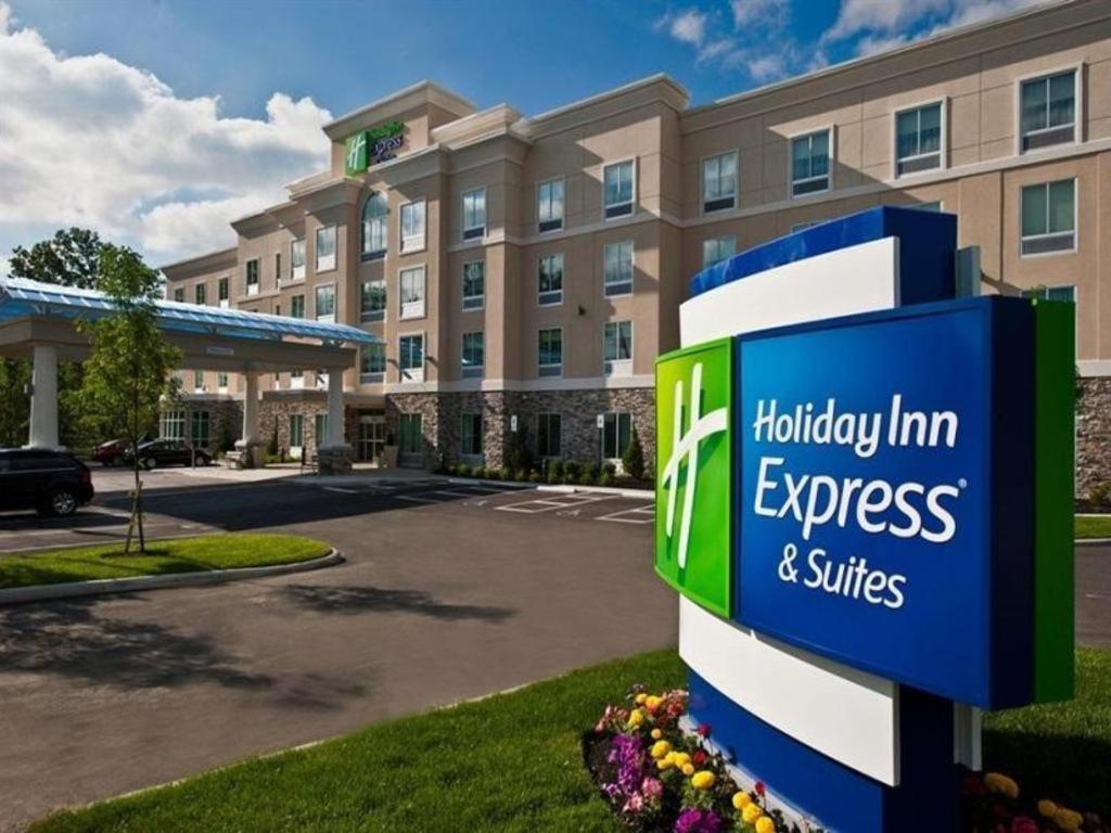 Holiday Inn Express Hotel & Suites Columbus By Ihg Exterior photo