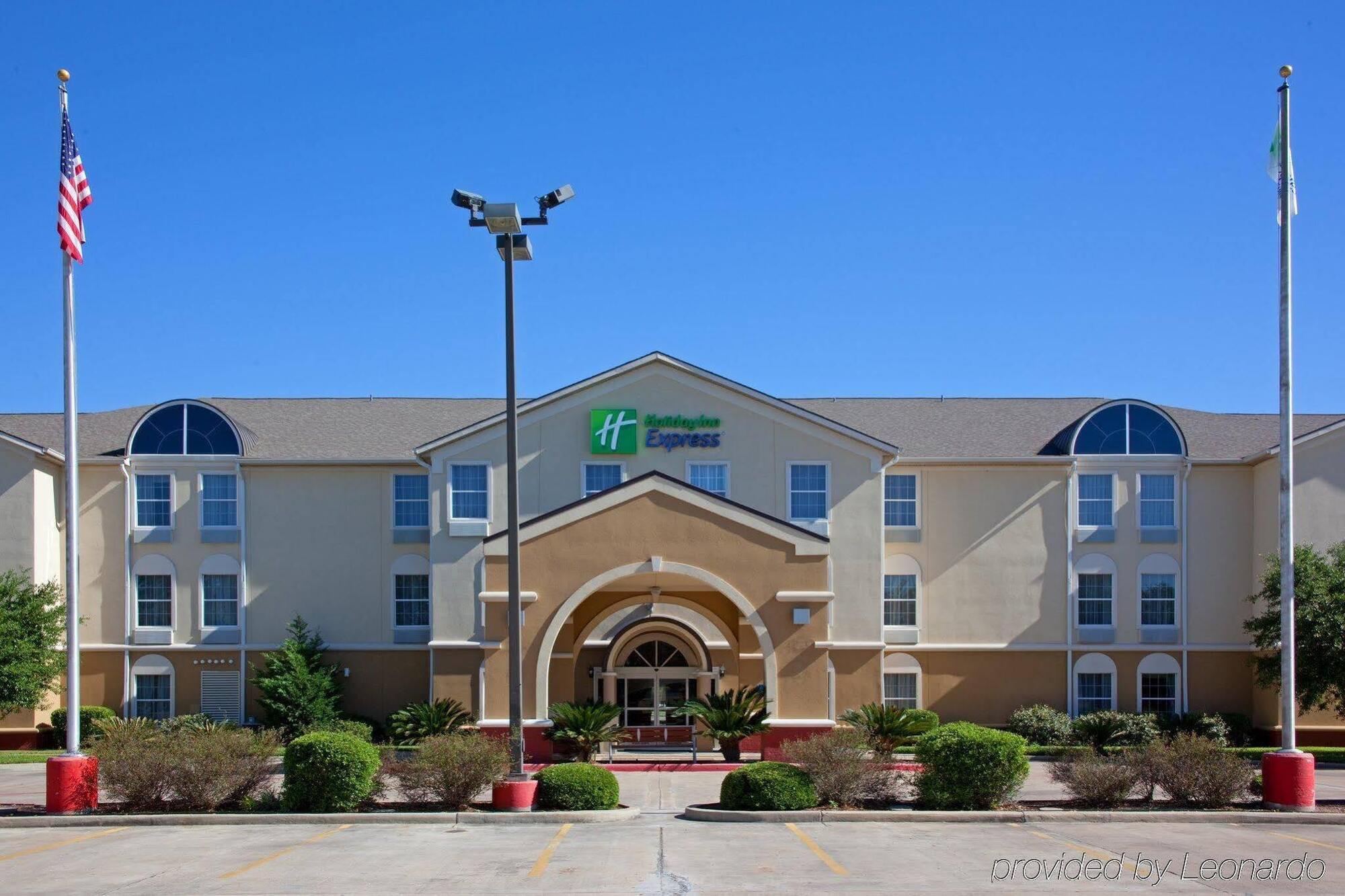 Holiday Inn Express Hotel & Suites Columbus By Ihg Exterior photo
