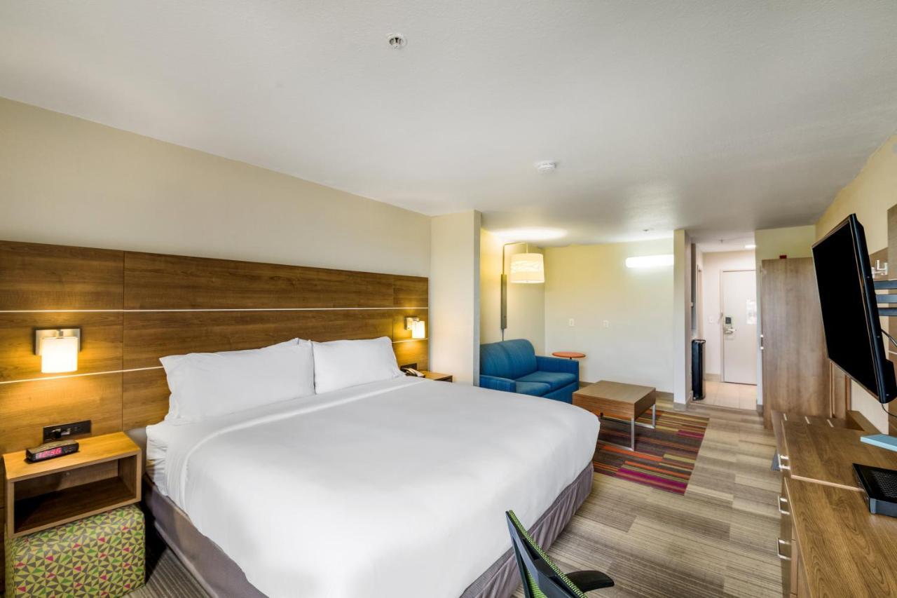 Holiday Inn Express Hotel & Suites Columbus By Ihg Exterior photo